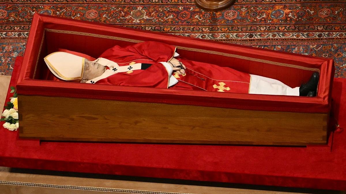Pope Francis is not even laid for a break and already has a conclated drama